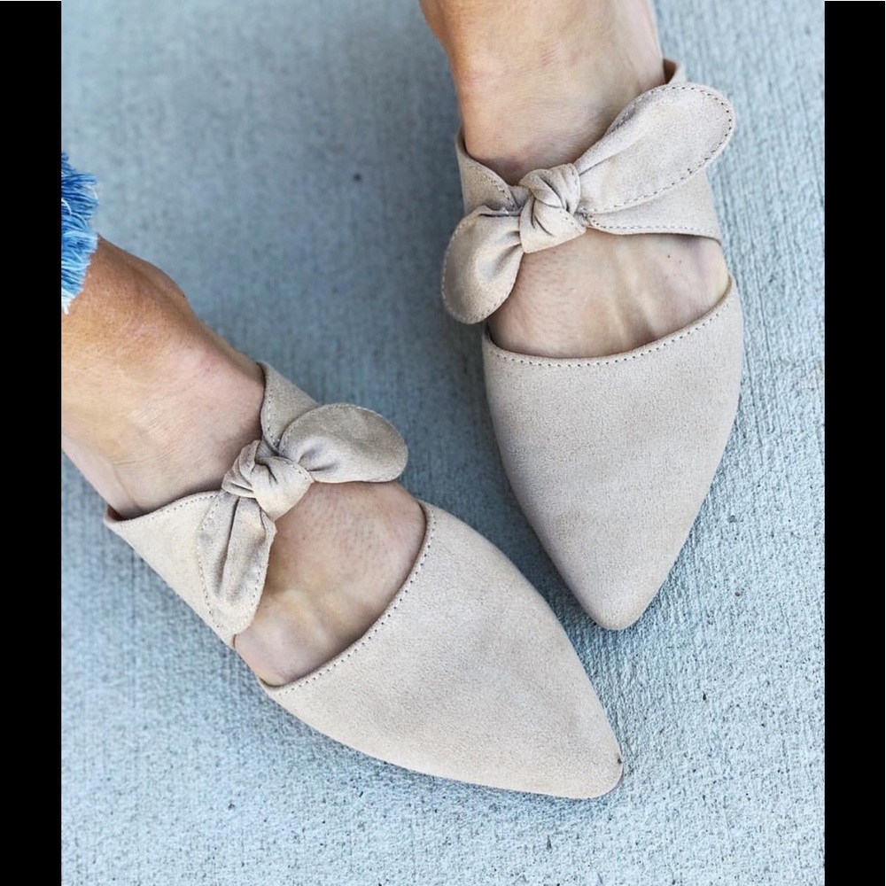 Tan Tie knot shoes